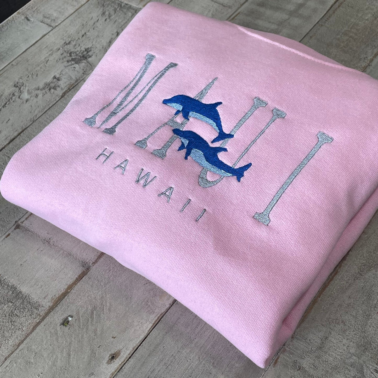 Maui Hawaii Embroidered Crewneck- Cute Vintage Sweatshirt - Trendy Crewneck