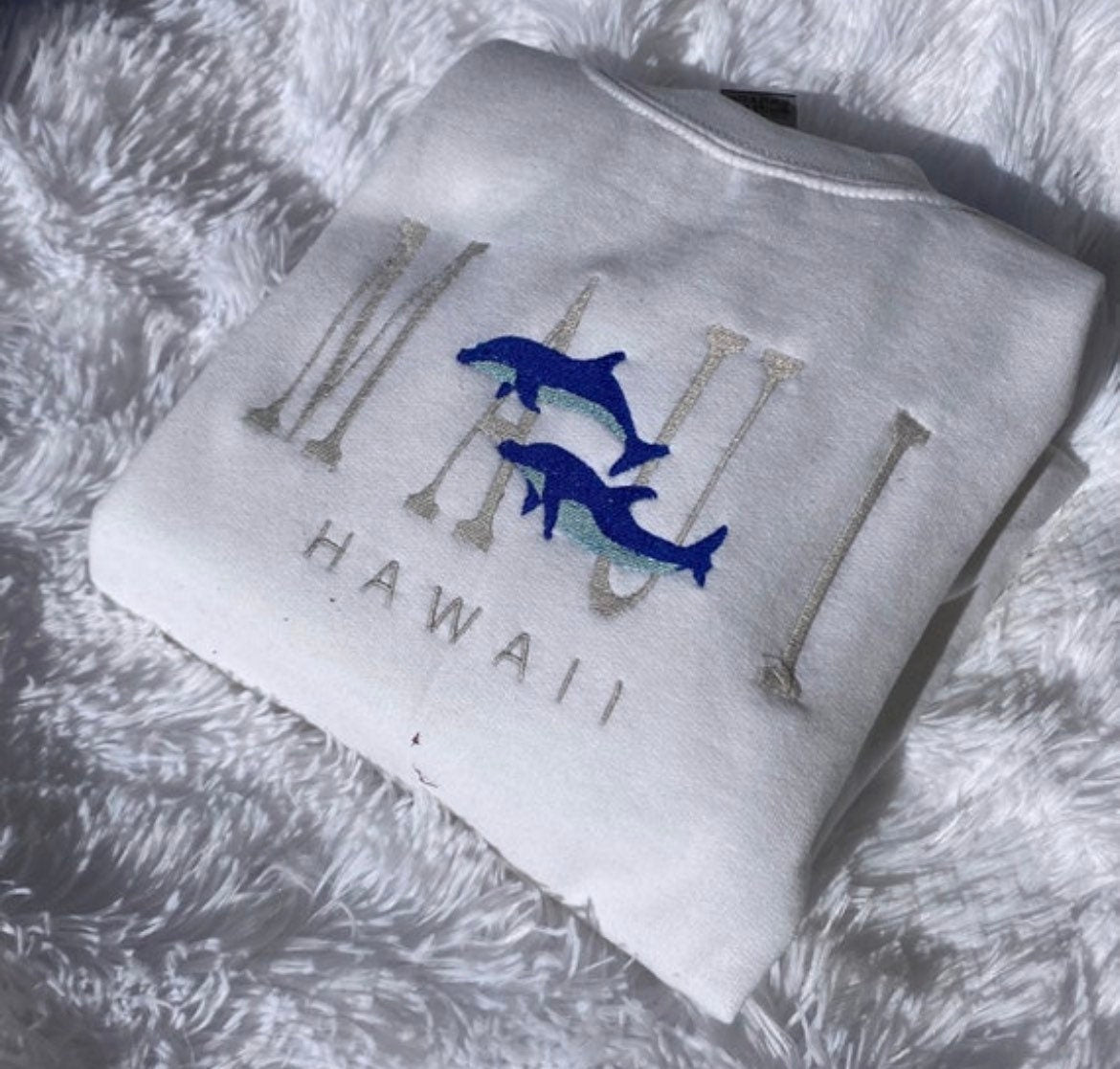 Maui Hawaii Embroidered Crewneck- Cute Vintage Sweatshirt - Trendy Crewneck