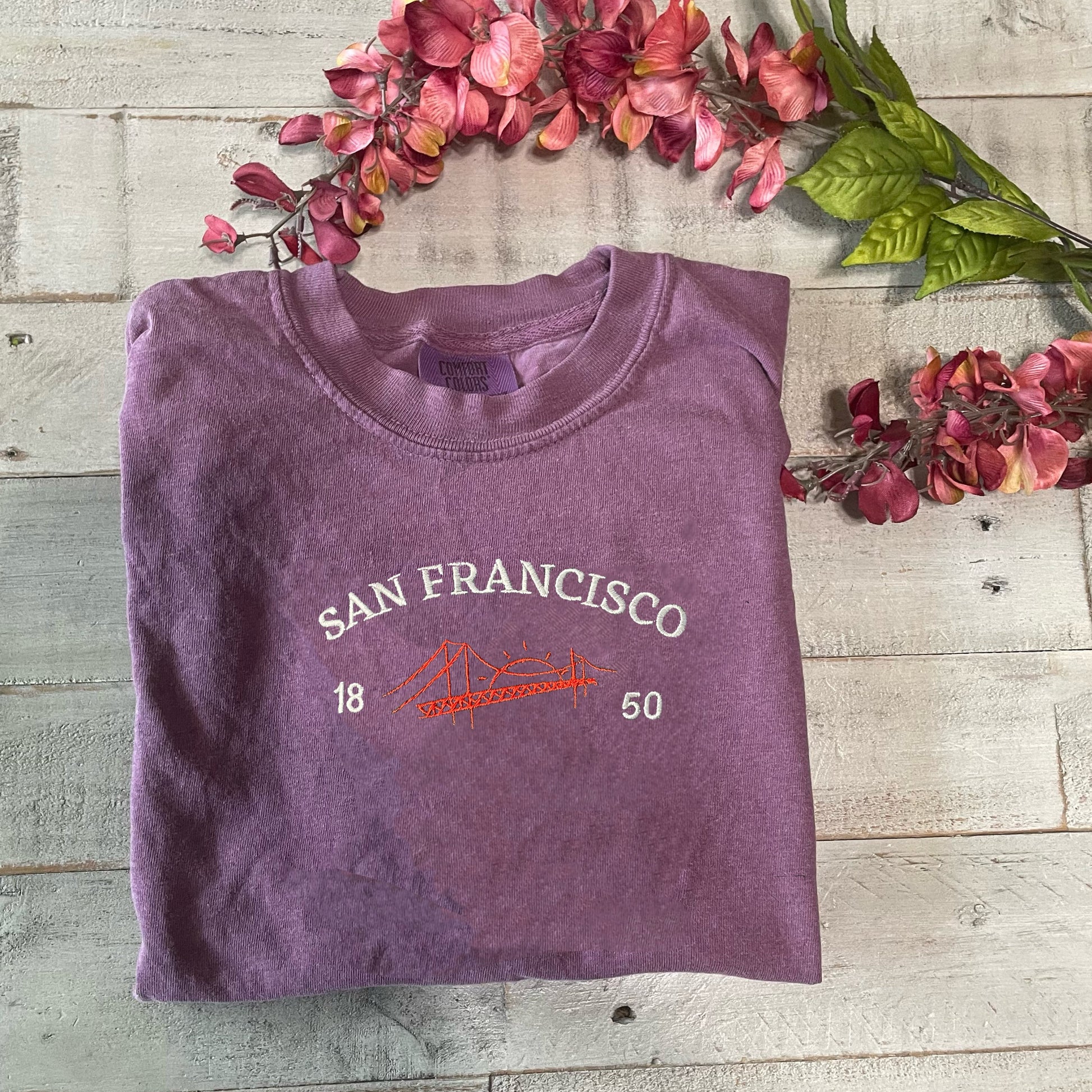 San Francisco Embroidered T-Shirt – Comfort Colors Unisex Tee, Golden Gate Bridge Design, California Gift, Soft Cotton, Relaxed Fit