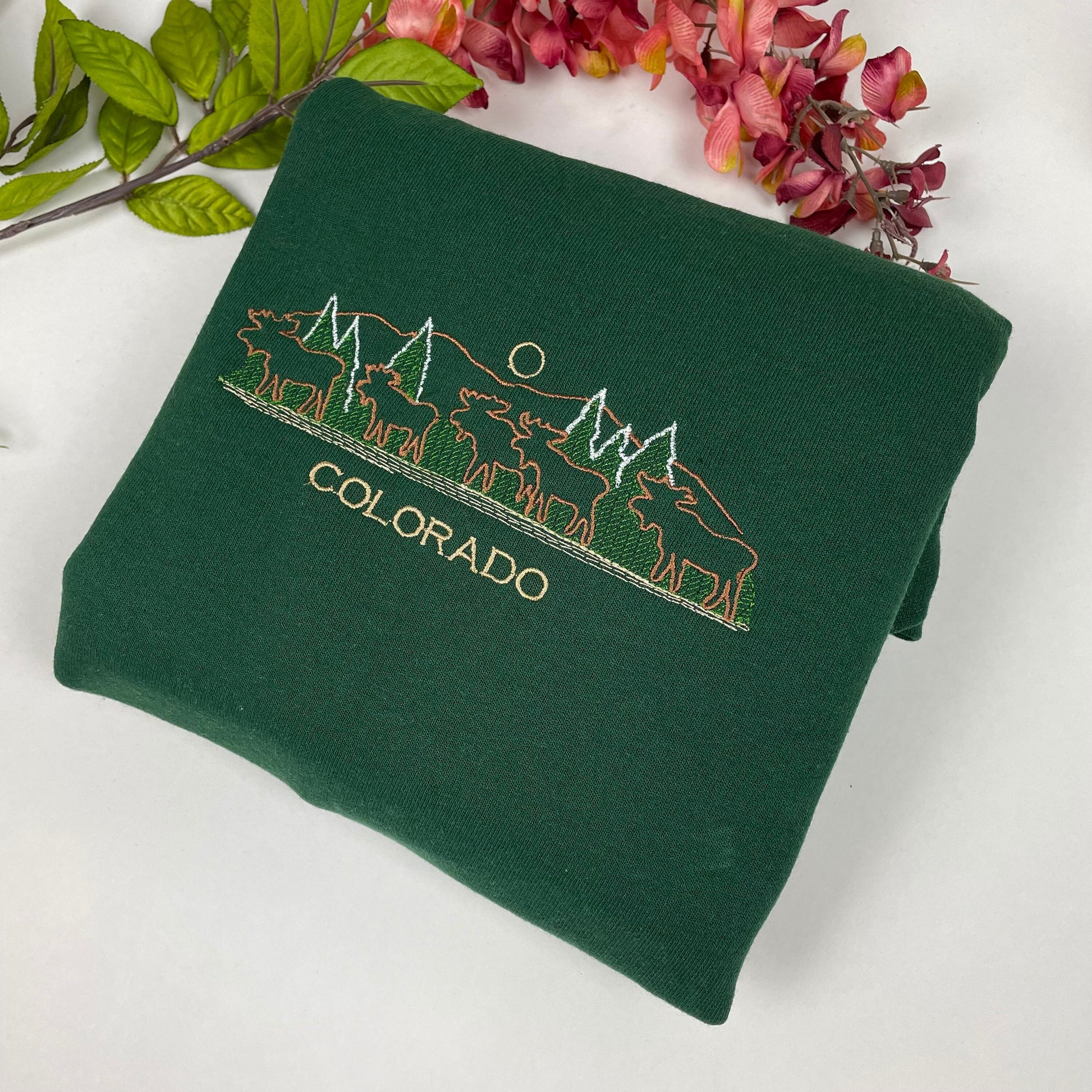 Colorado Embroidered Sweatshirt - Rocky Mountain T-shirt Colorado Moose Sweatshirt (Moose)